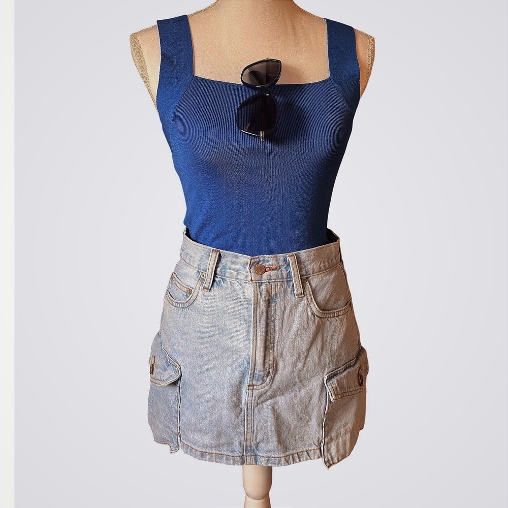 Denim Forum (Aritzia) 90s Mid-Rise Cargo‎ Mini Skirt Size 27 Light Wash Y2K